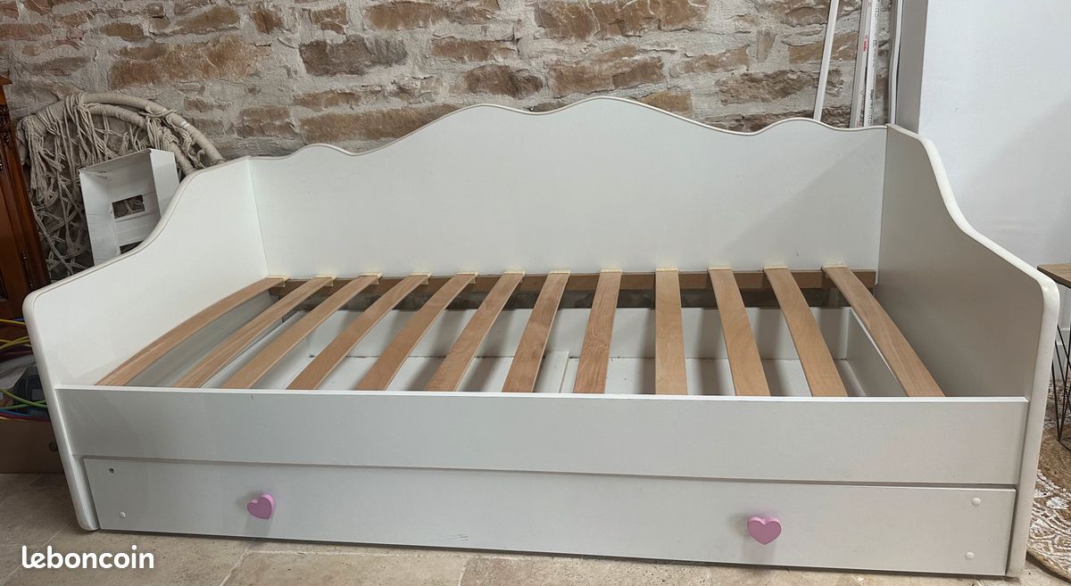 Lit blanc pour enfants (image 1)