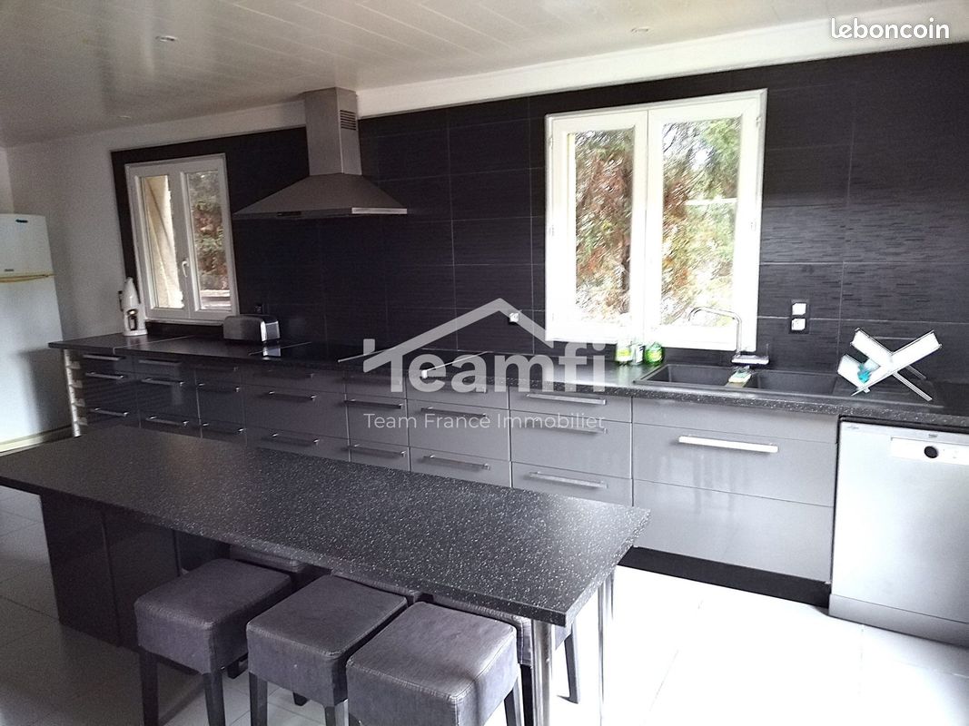 Maison 9 pièces 180 m² · à Randan · 180 m² · 322 400 €