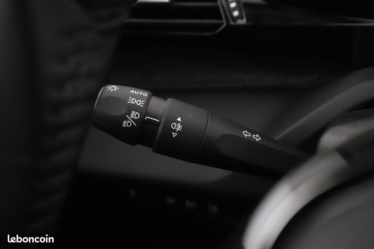 Peugeot 408 1.6 PHEV Allure Pack e-EAT8 225 ch (image 16)