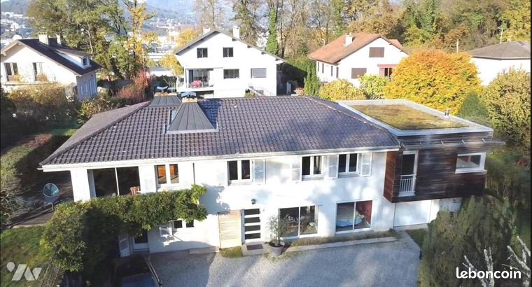 Maison 10 pièces 215 m²