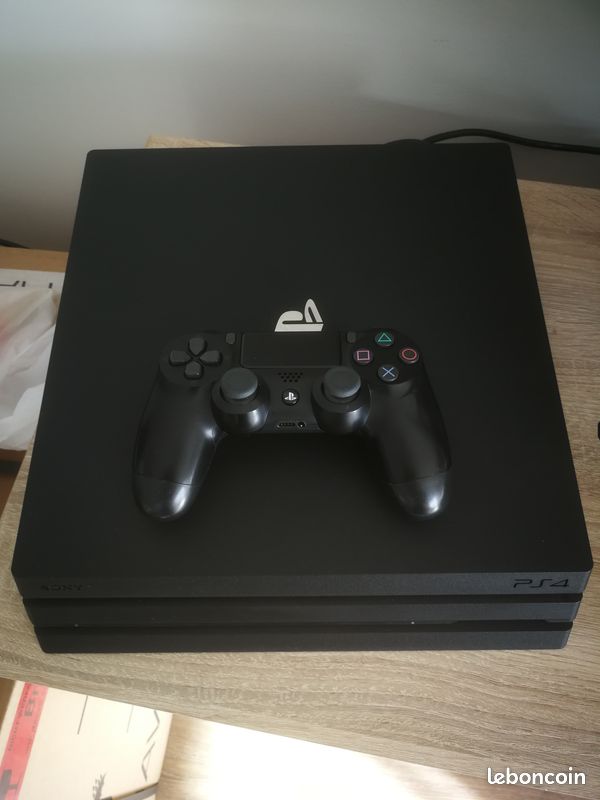 PS4 Pro en très bon état (image 1)
