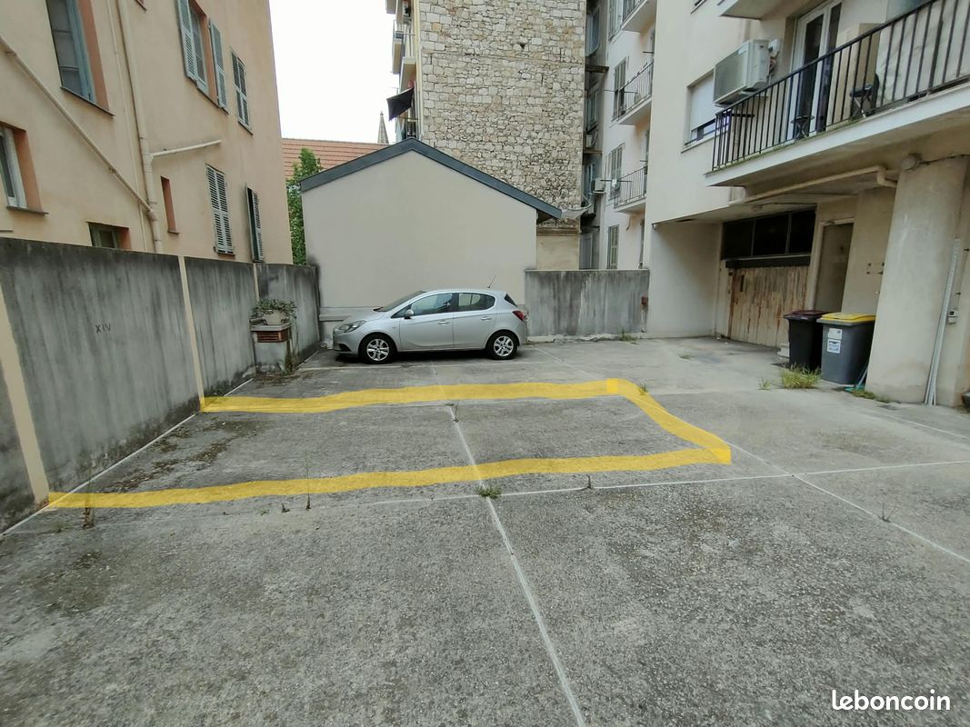 Place de parking avec prix attractif en plein cœur de nice - carre d'or · 28 000 €