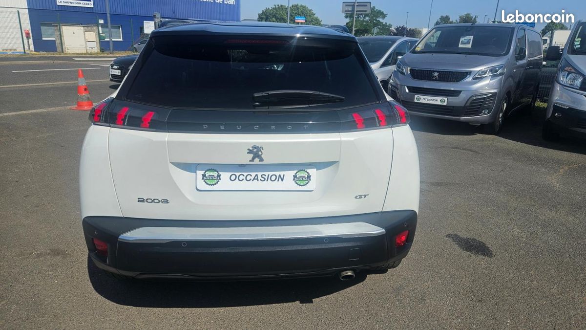 Peugeot 2008 BlueHDi 130 S&S EAT8 GT (image 6)