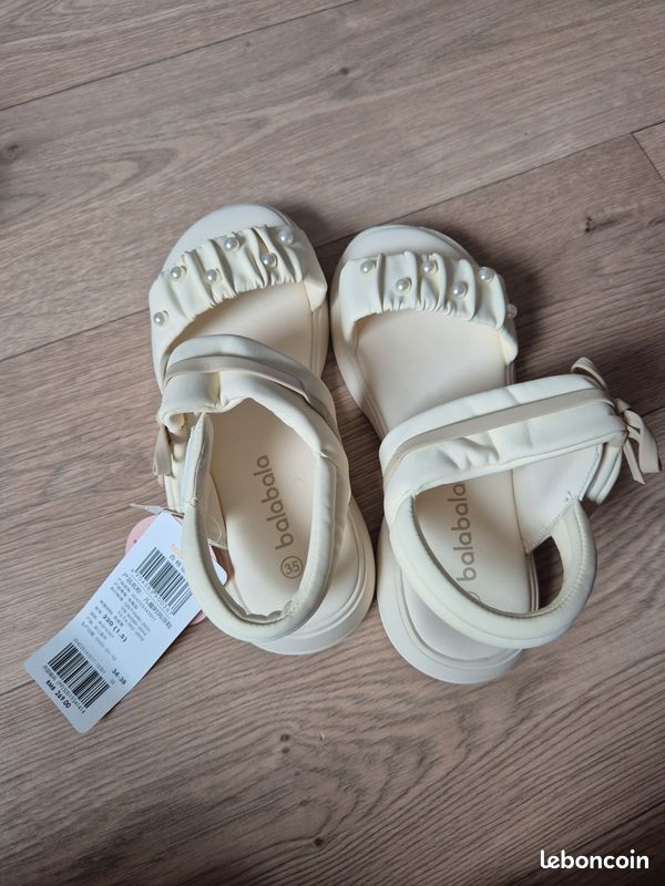 Sandales blanches neuves et confortables (image 3)