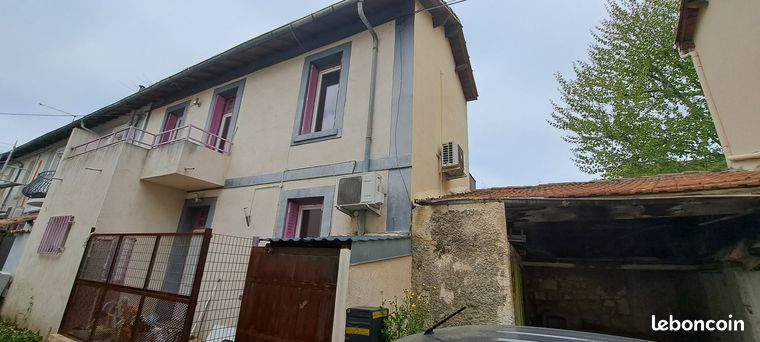A louer maison de ville extra muros avec extérieurs