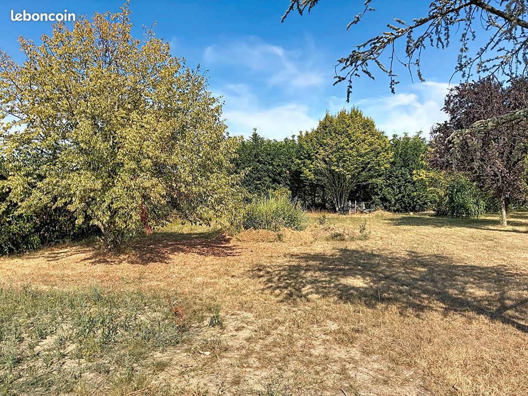 Terrain 568 m² · à Les Hauts-d'Anjou · 568 m² · 76 200 €