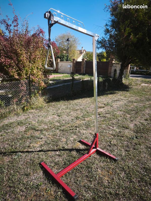 Potence de lit sur pied avec poignée triangle – bon état (image 1)