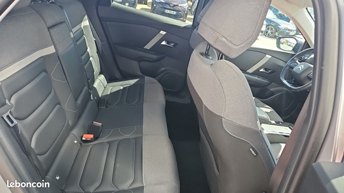 Citroën C4 PURETECH 130 SS EAT8 SHINE (image 22)