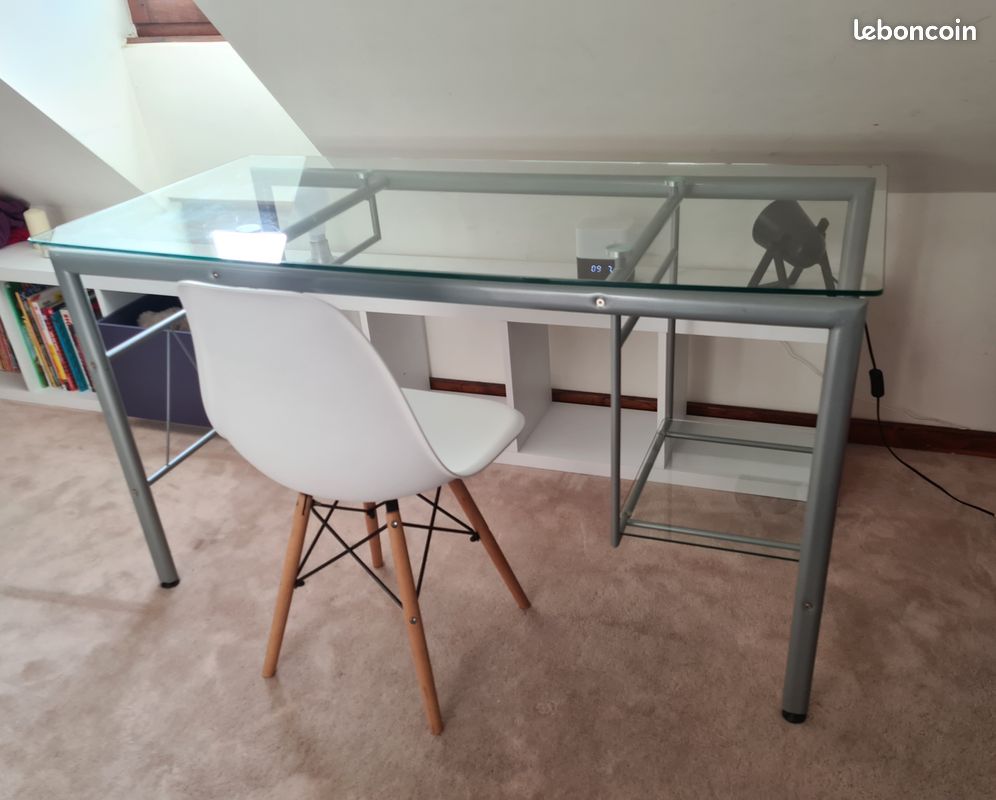 Bureau métal avec plateau en verre (image 1)