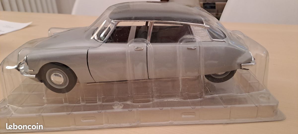 NOREV 181565 Scale 1/18 | CITROEN DS19 SALON DE PARIS 1955 CREAM