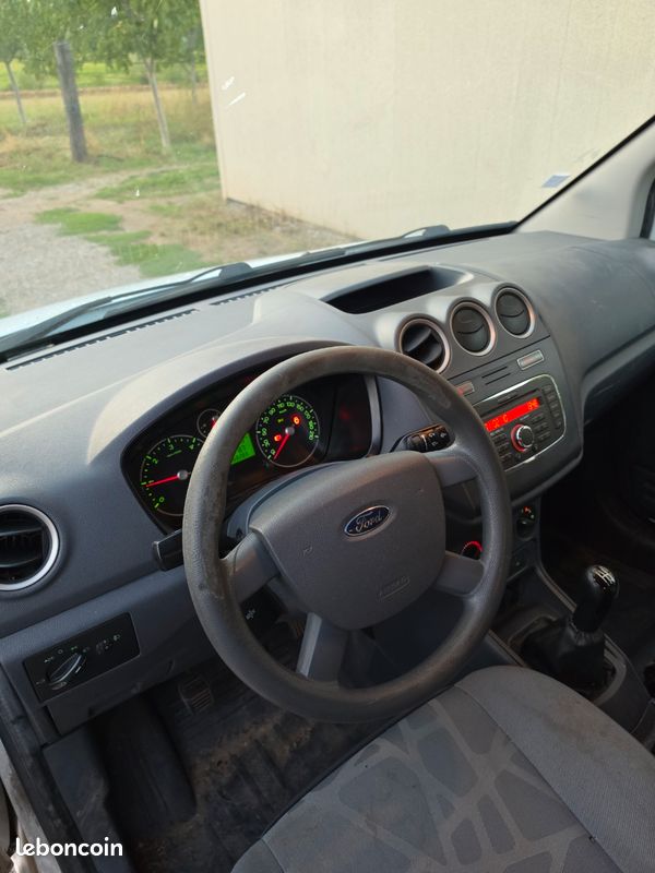 Ford Tansit Connect 2 - 168000 Km - Révisé (image 3)