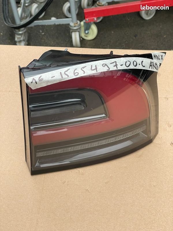 Iinstagram Model Feu arrière Tesla Model X – Réf. 1565497-00-C - Équipement auto