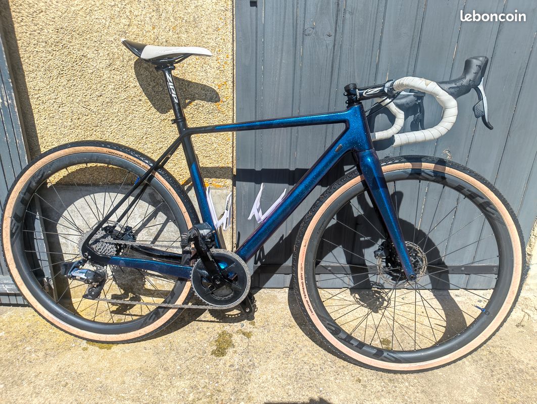 Vélo Gravel avec Roues carbone (image 1)
