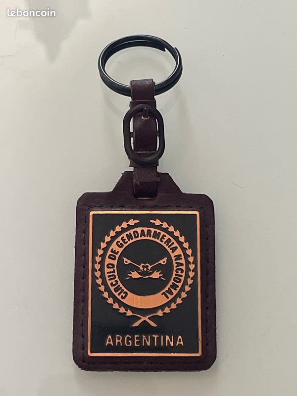 Porte-clés cuir Círculo de Gendarmería Nacional Argentina – Plaque métal – Gendarmerie argentine – Collection (image 1)