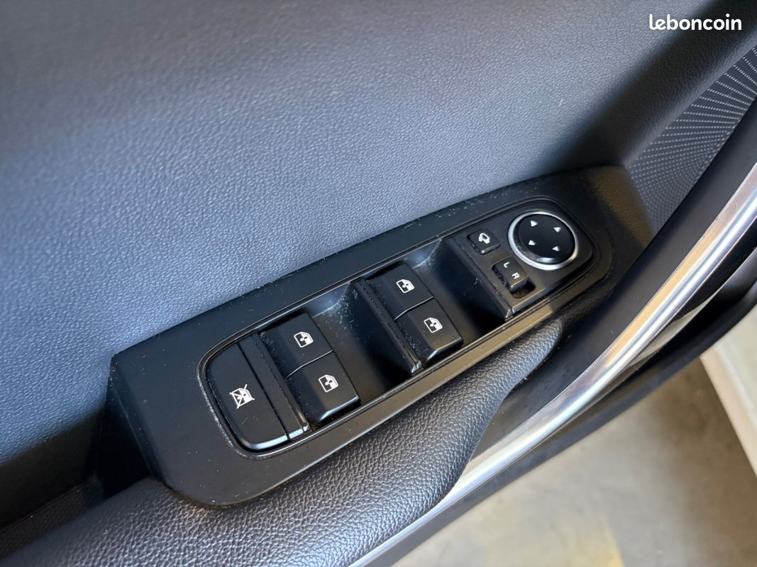 KIA CEED GT-Line 126cv - TOIT OUVRANT/APPLE CARPLAY/CAMÉRA DE RECUL/RADARS/JANTES 17" (image 18)