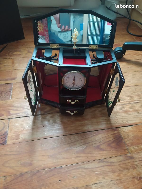 Armoire à bijoux et horloge et boite à musique (image 2)