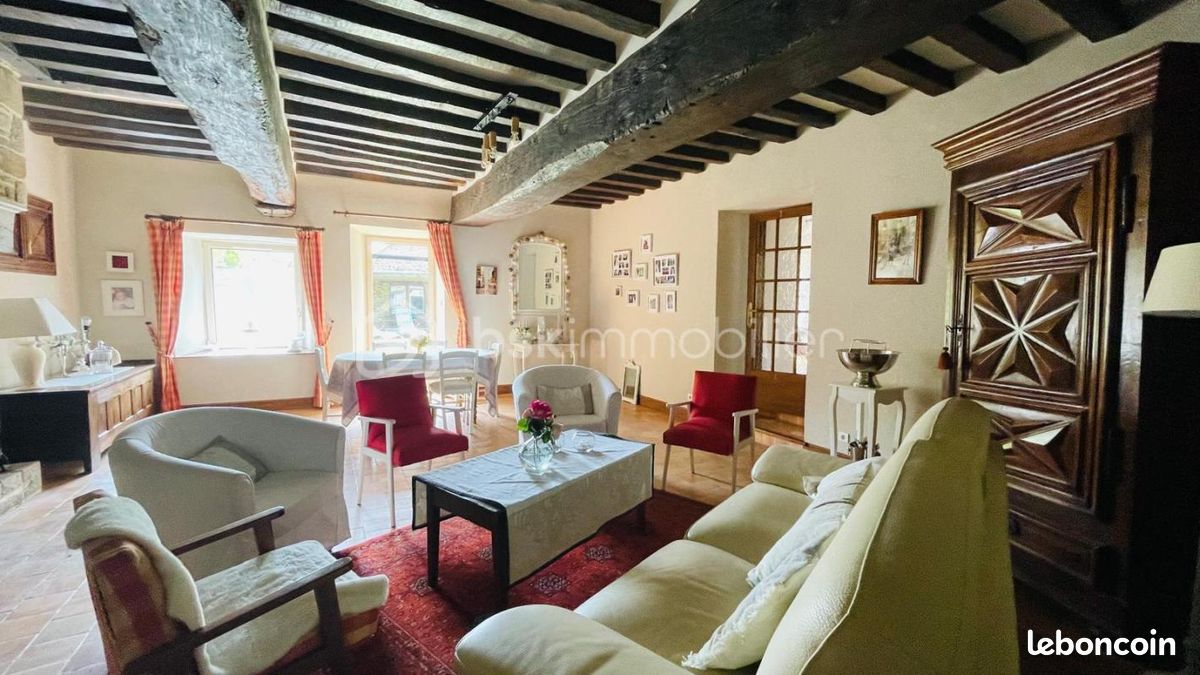Maison 7 pièces 214 m² · à Marcillé-Robert · 214 m² · 468 000 €