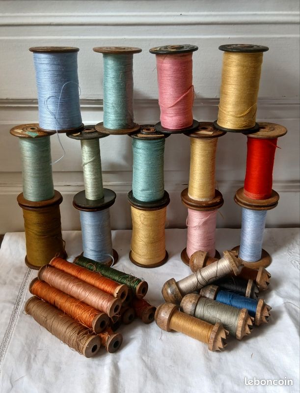 Bobines de fil à broder 8m lot de 8 - 2 modèles