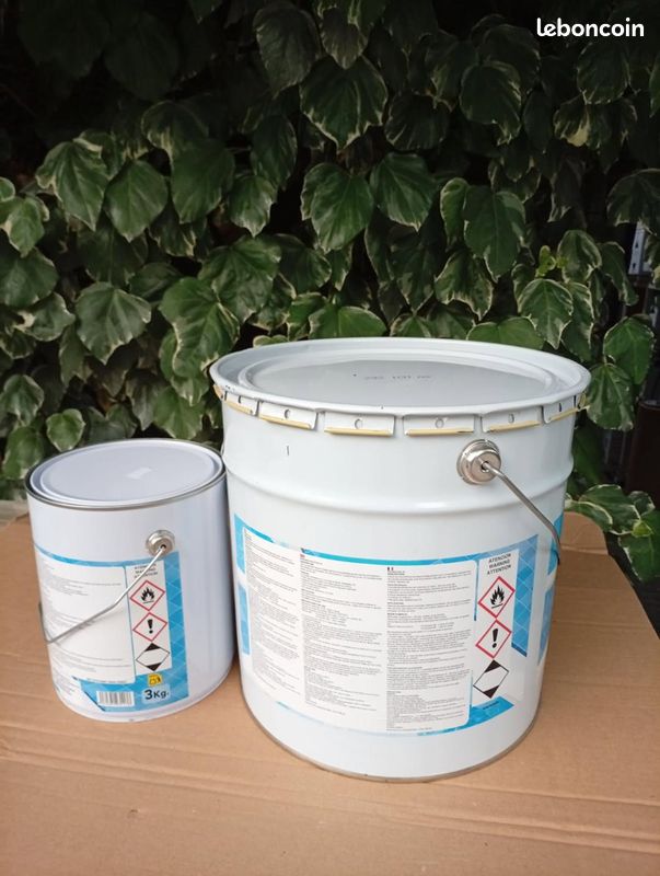 Peinture piscine coque polyester bleu azure étanche solvanté rendement 140M carre (image 1)