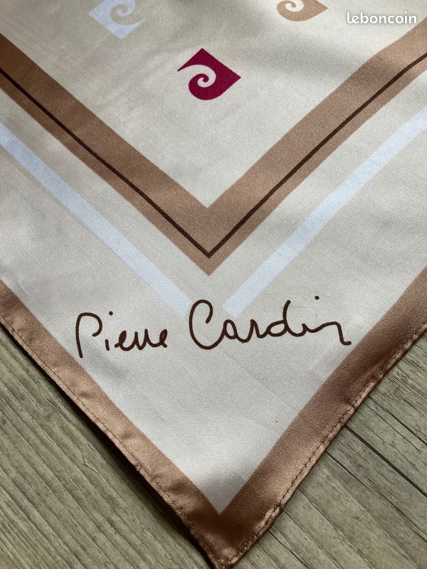 Foulard Pierre Cardin Rouge - Occasion, écharpe Femme Classique