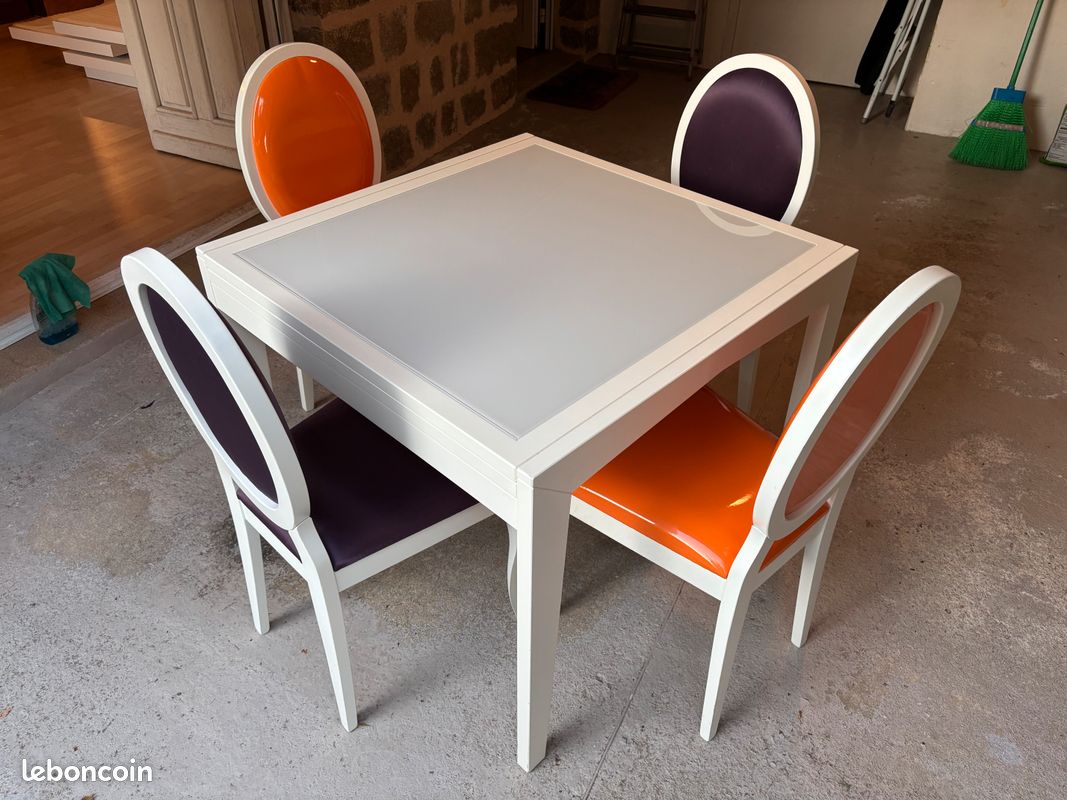 Table + 4 chaises (image 1)