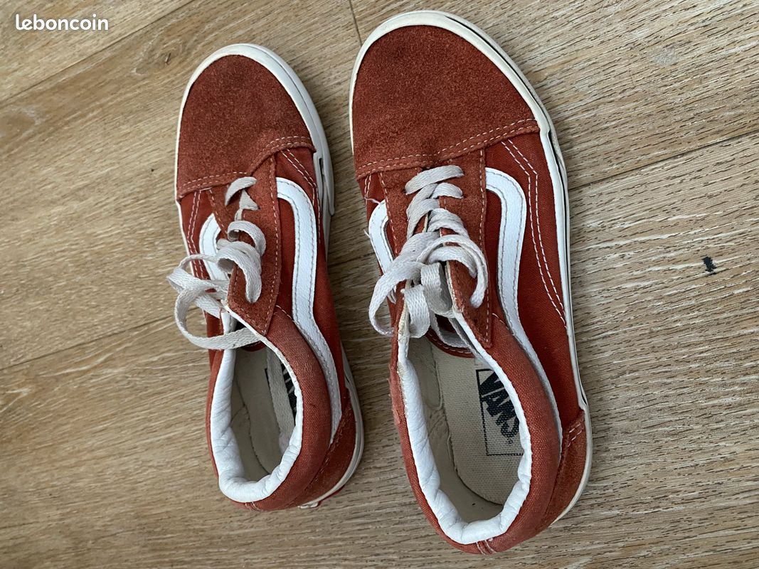 Vans (image 1)