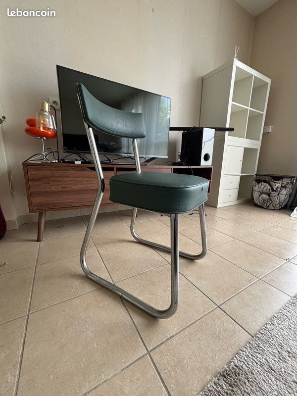 Chaise rétro (image 2)
