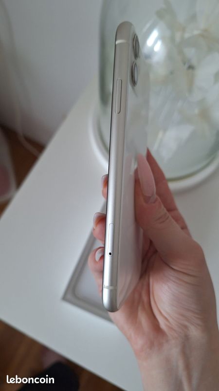 Iphone 11 couleur blanc 64 GB (image 3)