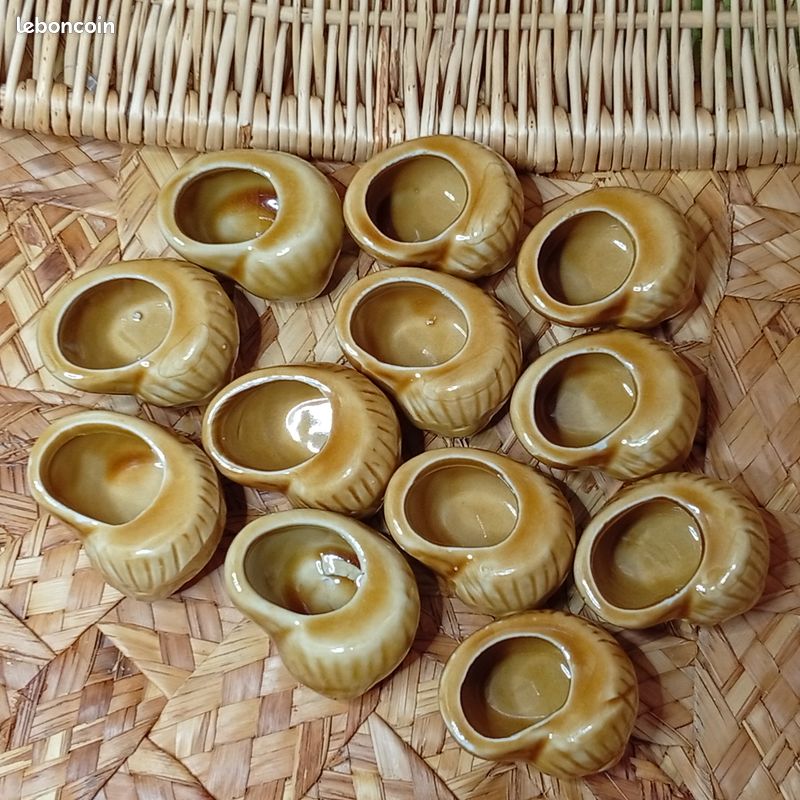 Lot De 83 Godets Coquilles à Escargot - Grès Vernissé Marron