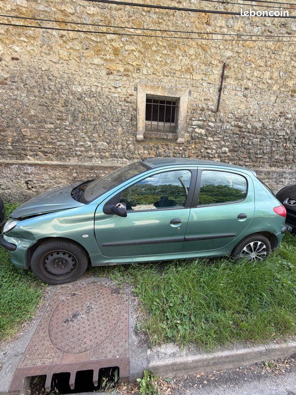 Peugeot 206 1.4 Essence 75 ch (image 1)