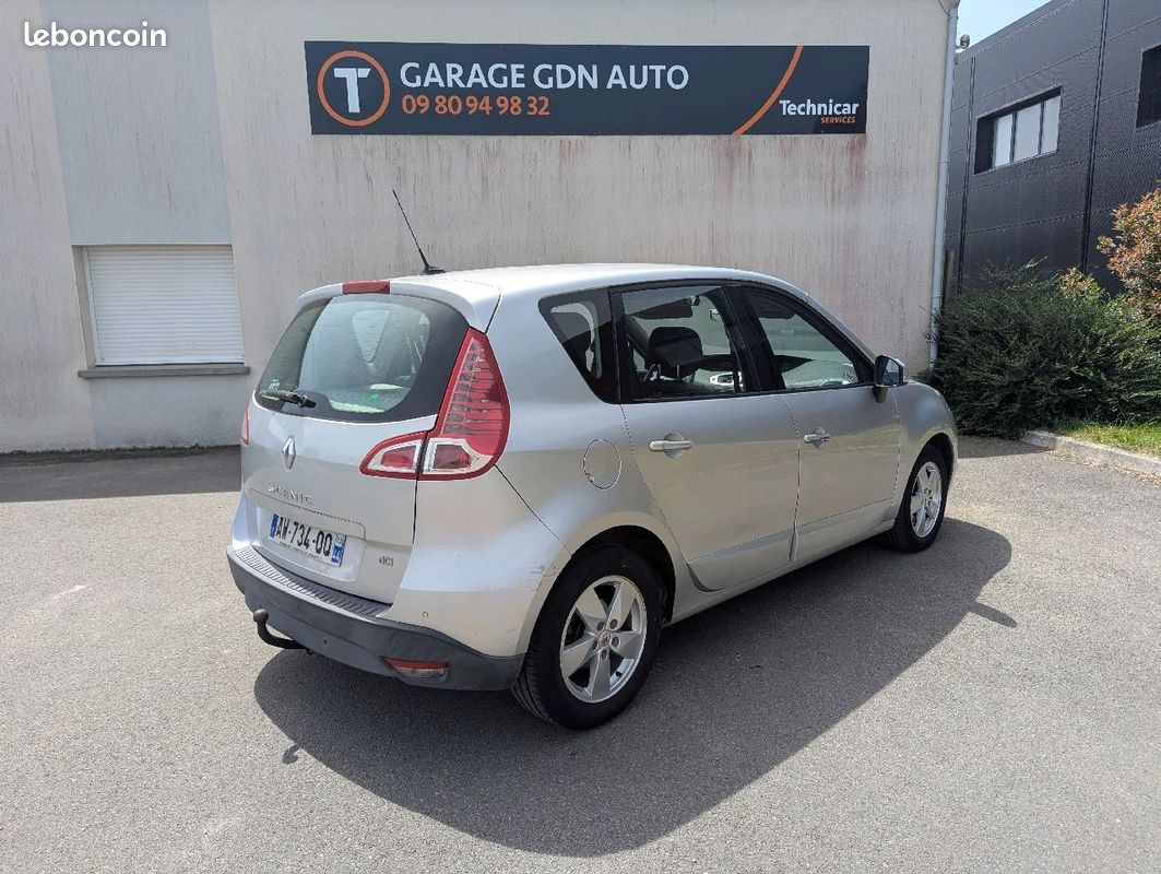 Renault SCENIC III 1.5 DCI 105CH AUTHENTIQUE (image 9)