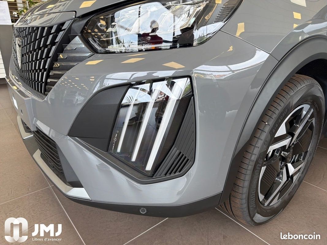 PEUGEOT 2008 Hybrid 145 e-DCS6 Allure (image 16)