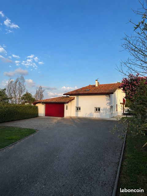 Maison 7 pièces 220 m² · à Mouguerre · 220 m² · 680 000 €