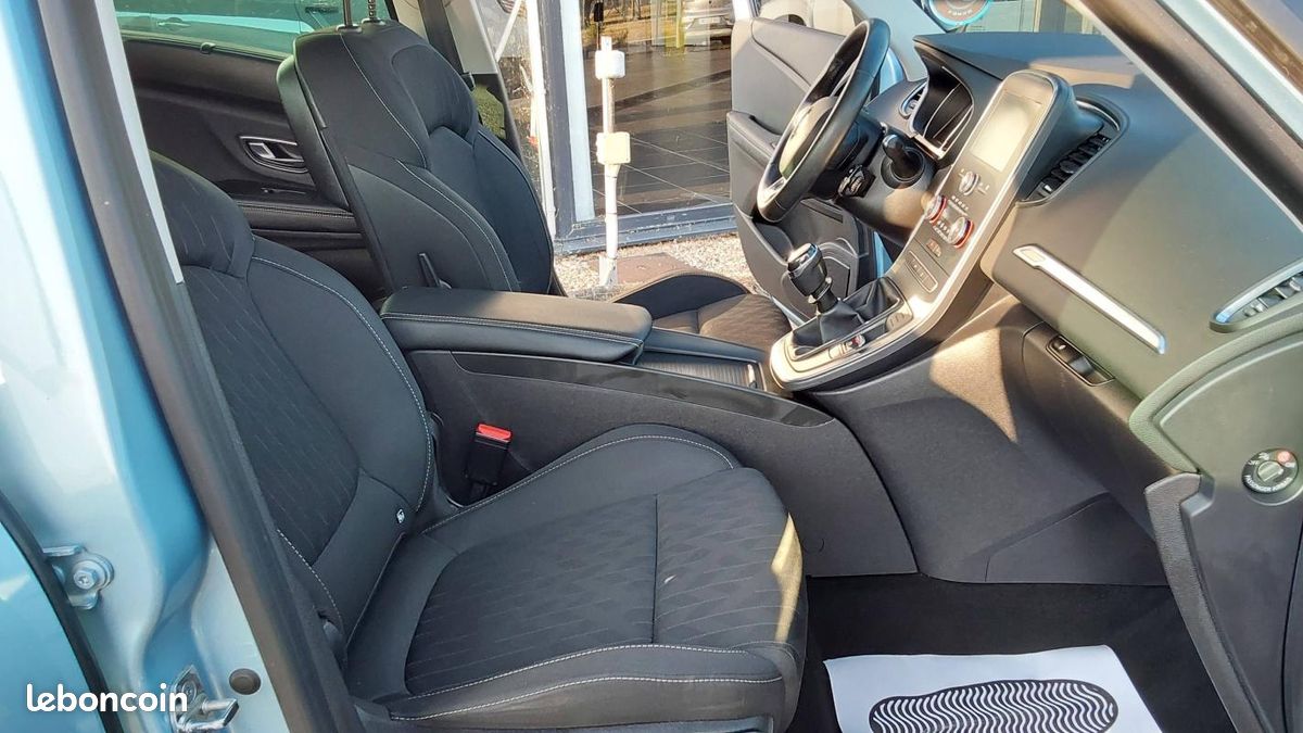 Renault Scénic 1.3 TCe 140ch FAP Limited 130g (image 18)