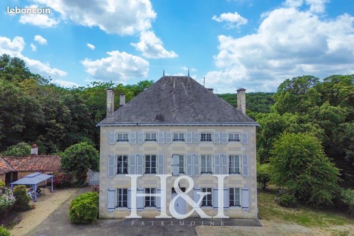 Propriété 18 pièces 384 m²
