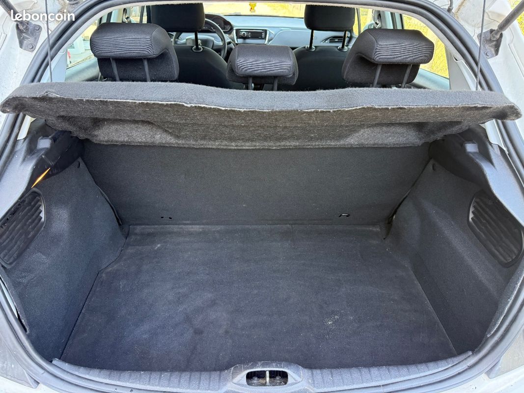 PEUGEOT 208 1.2 82ch Style uniquement pour l'export (image 11)