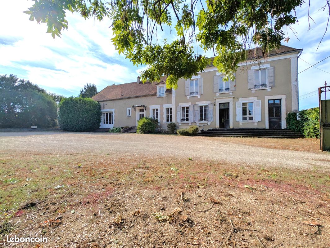 Maison 8 pièces 335 m² · à Beaumont · 335 m² · 255 000 €
