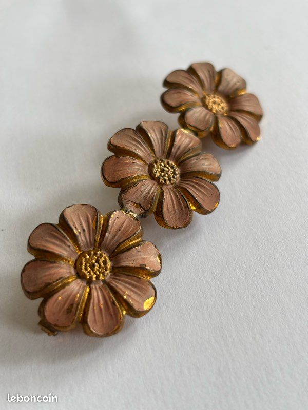 Broche Ancienne En Métal Doré Motif Fleur - Vintage - Très Bon état
