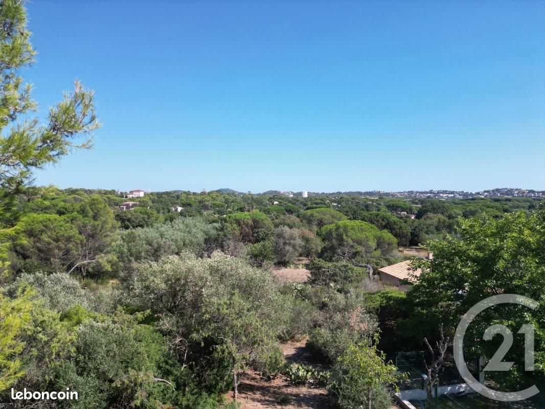 Terrain 500 m² · à Fréjus · 389 000 €