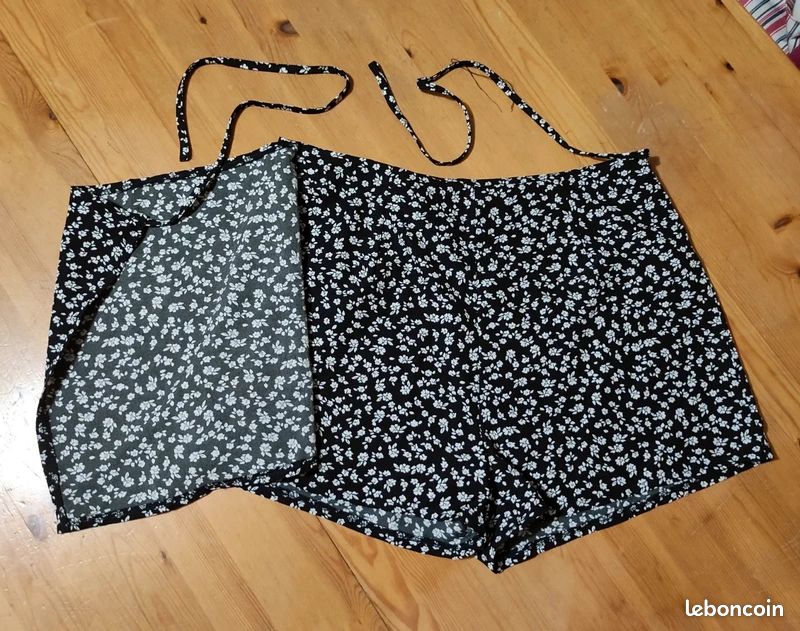 Mini jupe, tablier short fleuri femme Shein taille petite M (image 2)