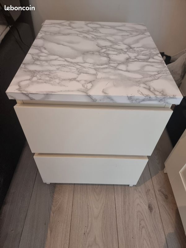 Commode (image 1)
