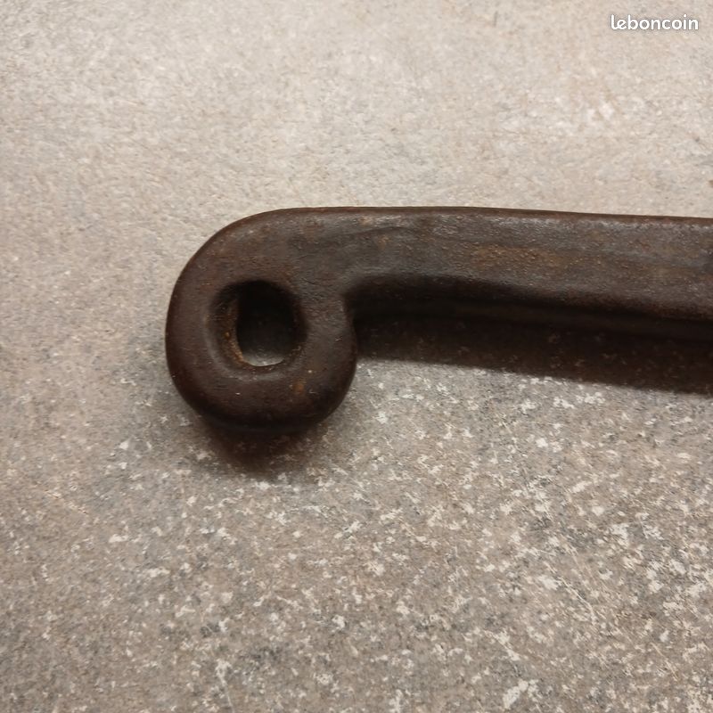 Lot Ancien Hachoir Et Couteau De Boucher - Manche En Bois - Art Populaire
