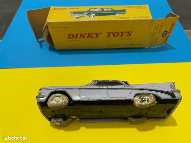 DINKY TOYS France : Chrysler Saratoga, réf. 550, de couleur beige