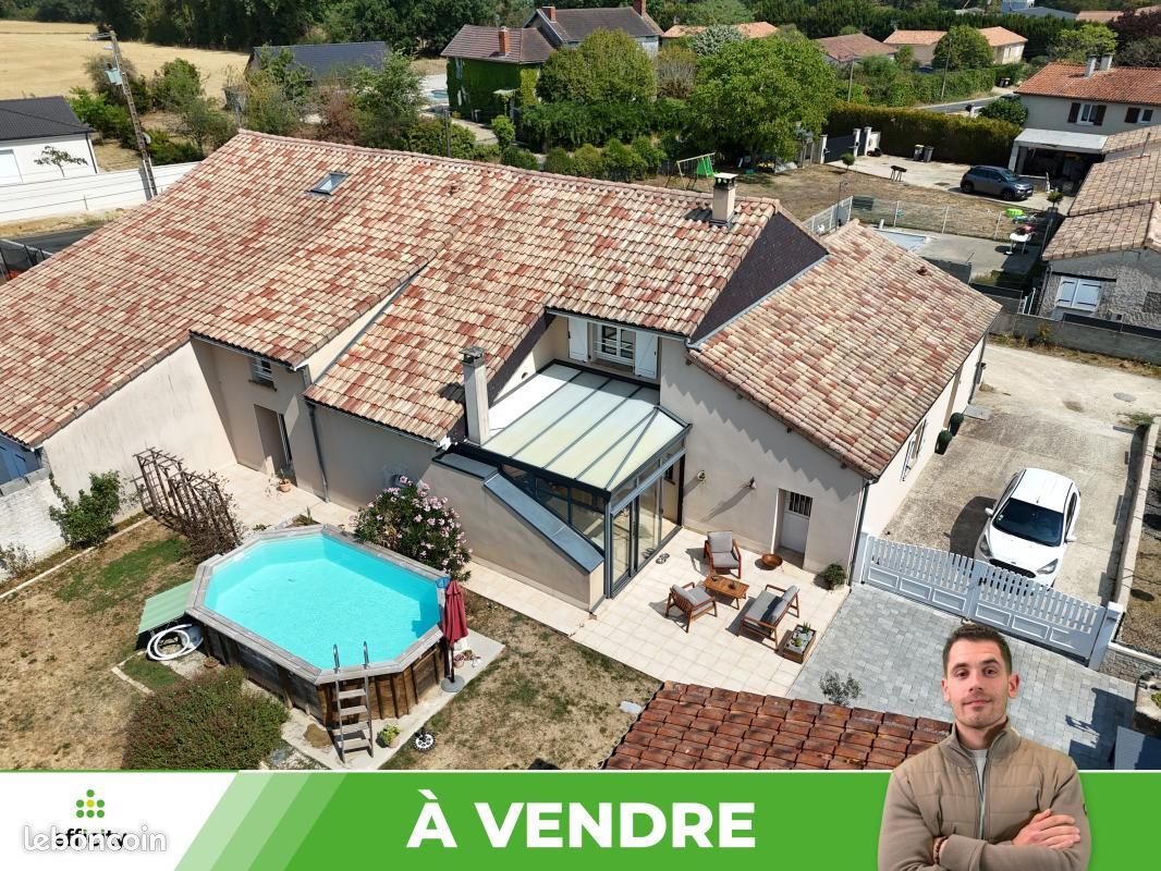 Maison 7 pièces 245 m² · à Coulombiers · 245 m² · 278 000 €