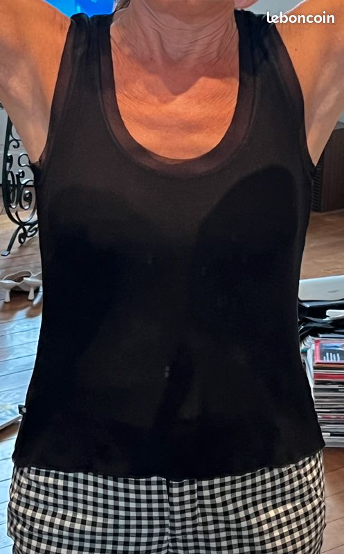 T-shirt raffiné, noir mat finement cotelé et parements en voile (image 1)