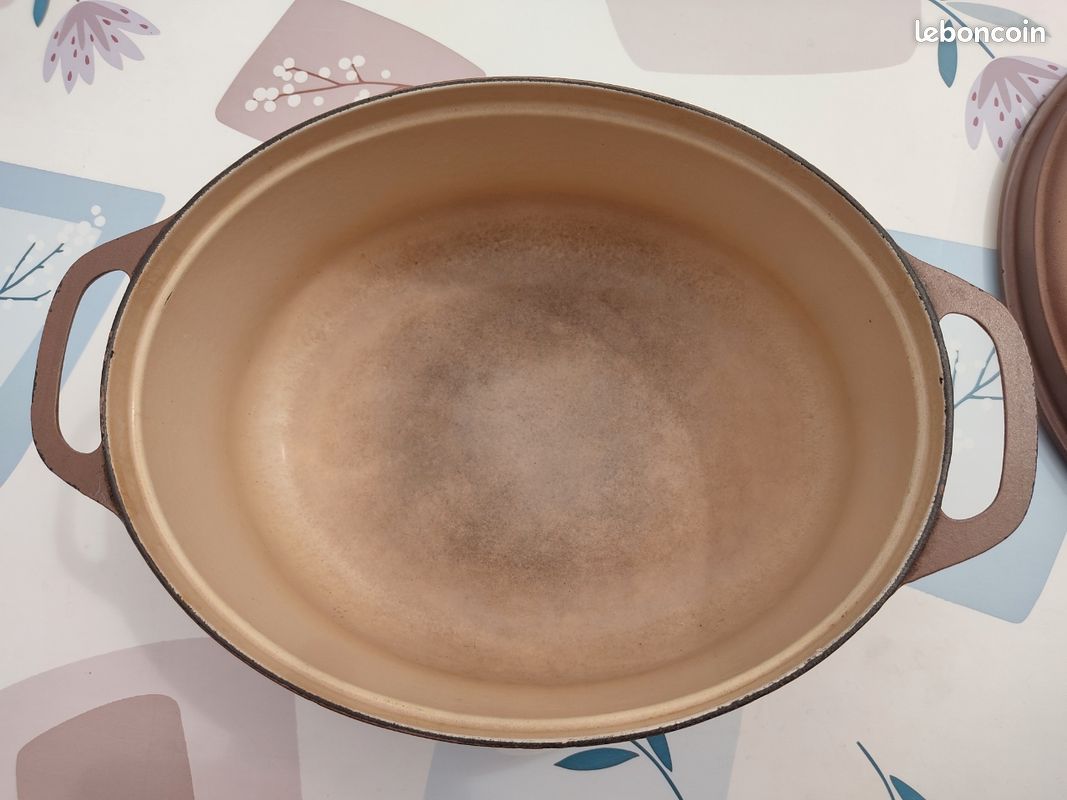 Cocotte en fonte marron (image 3)