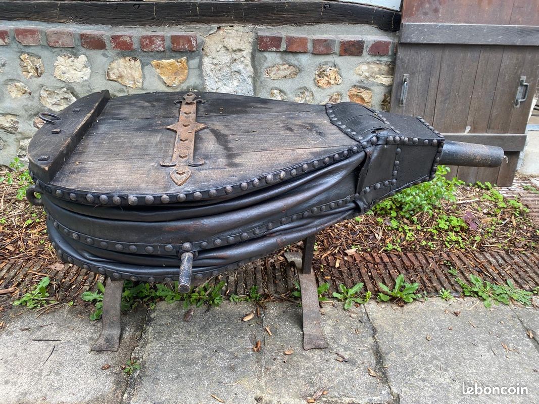 Souffleur de forge transformé en meuble (image 1)