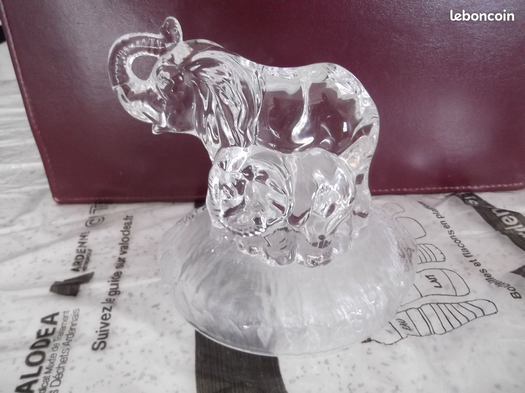 Cristal éléphante et son bébé (image 1)