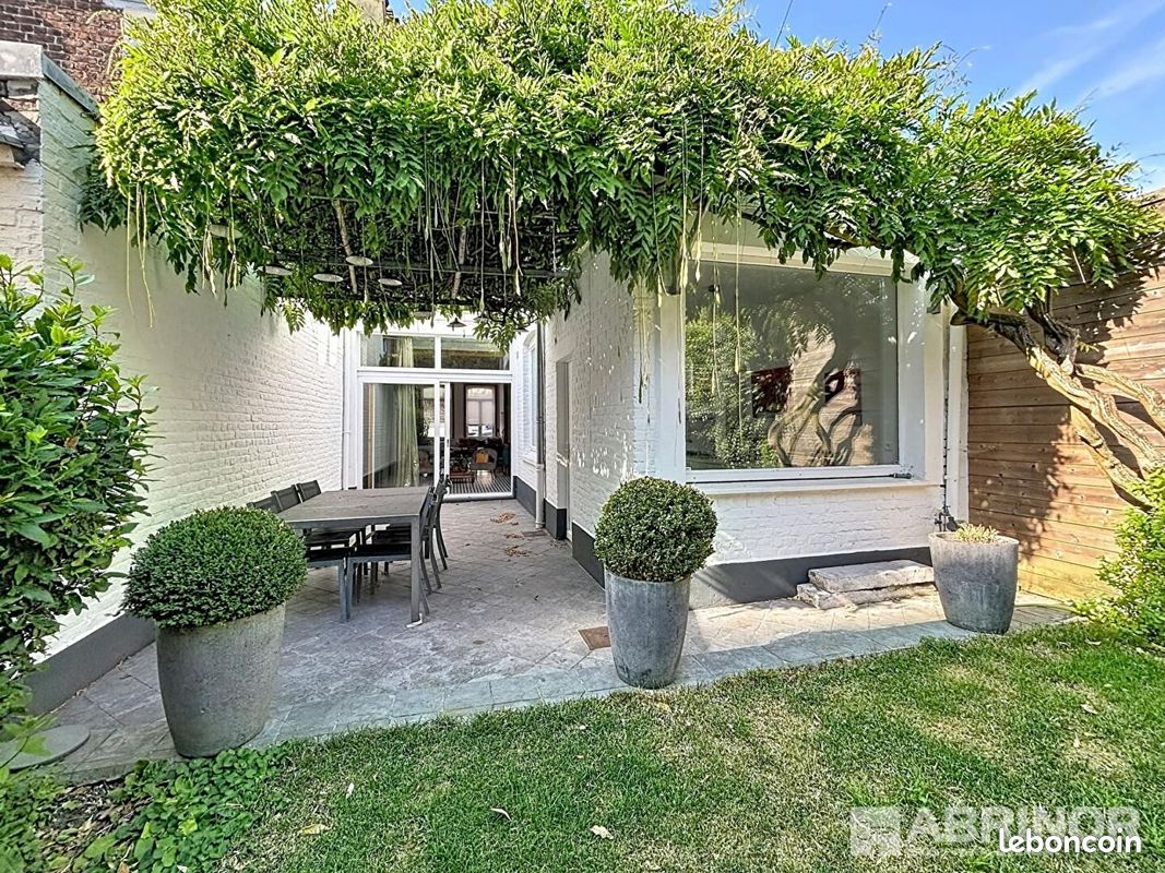 Maison 8 pièces 210 m² · à Lille · 210 m² · 849 500 €