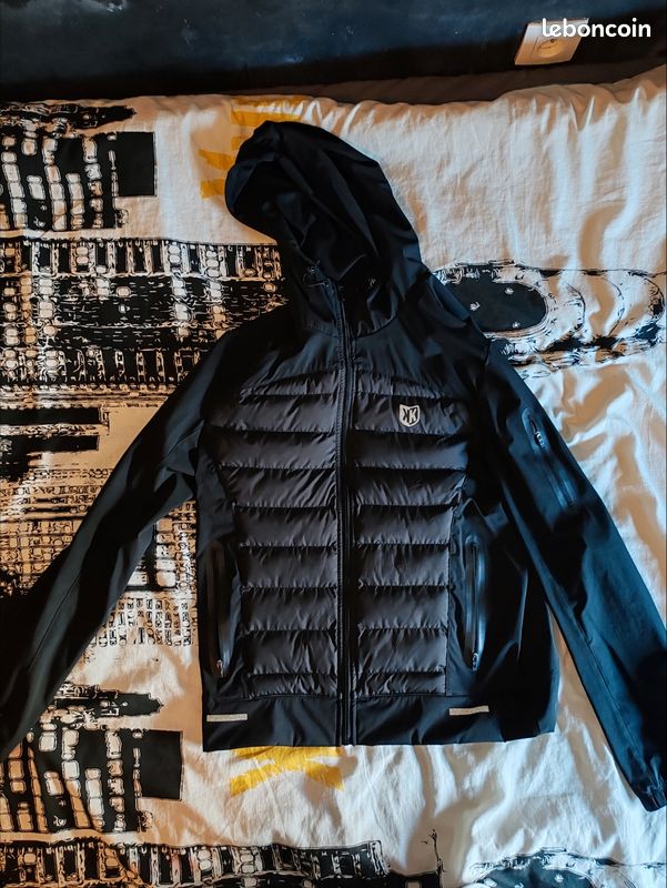 Veste foot corner noir avec cagoule intégré Vêtements